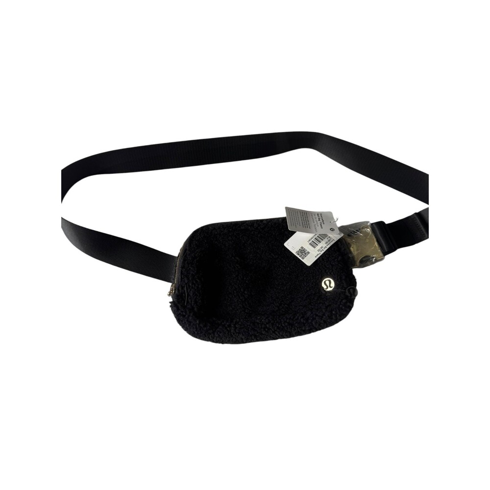 Lululemon Everywhere Belt Bag Fleece Black LU9B18S gold hardware NWT - Picture 8 of 8